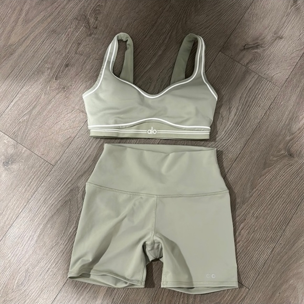 ALO Yoga Sage Green Sports Bra with White Trim( small)